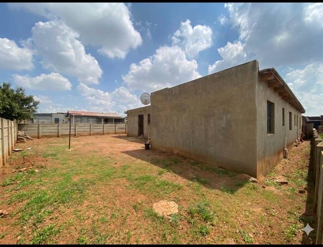 4 BEDROOM HOUSE FOR SALE IN SEBOKENG ZONE 3
